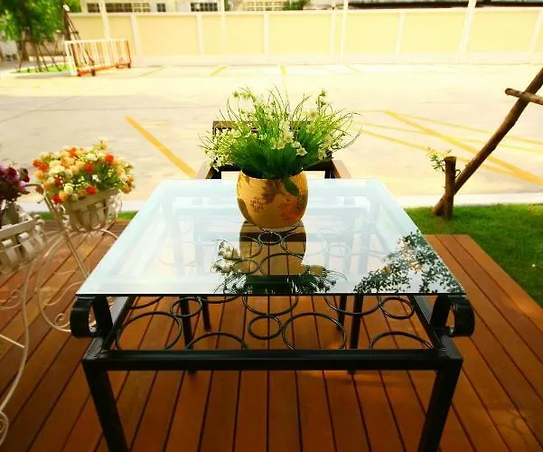 At Phetkasem Aparthotel Bangkok